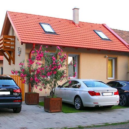Apartman Gondola Gyor Exterior photo